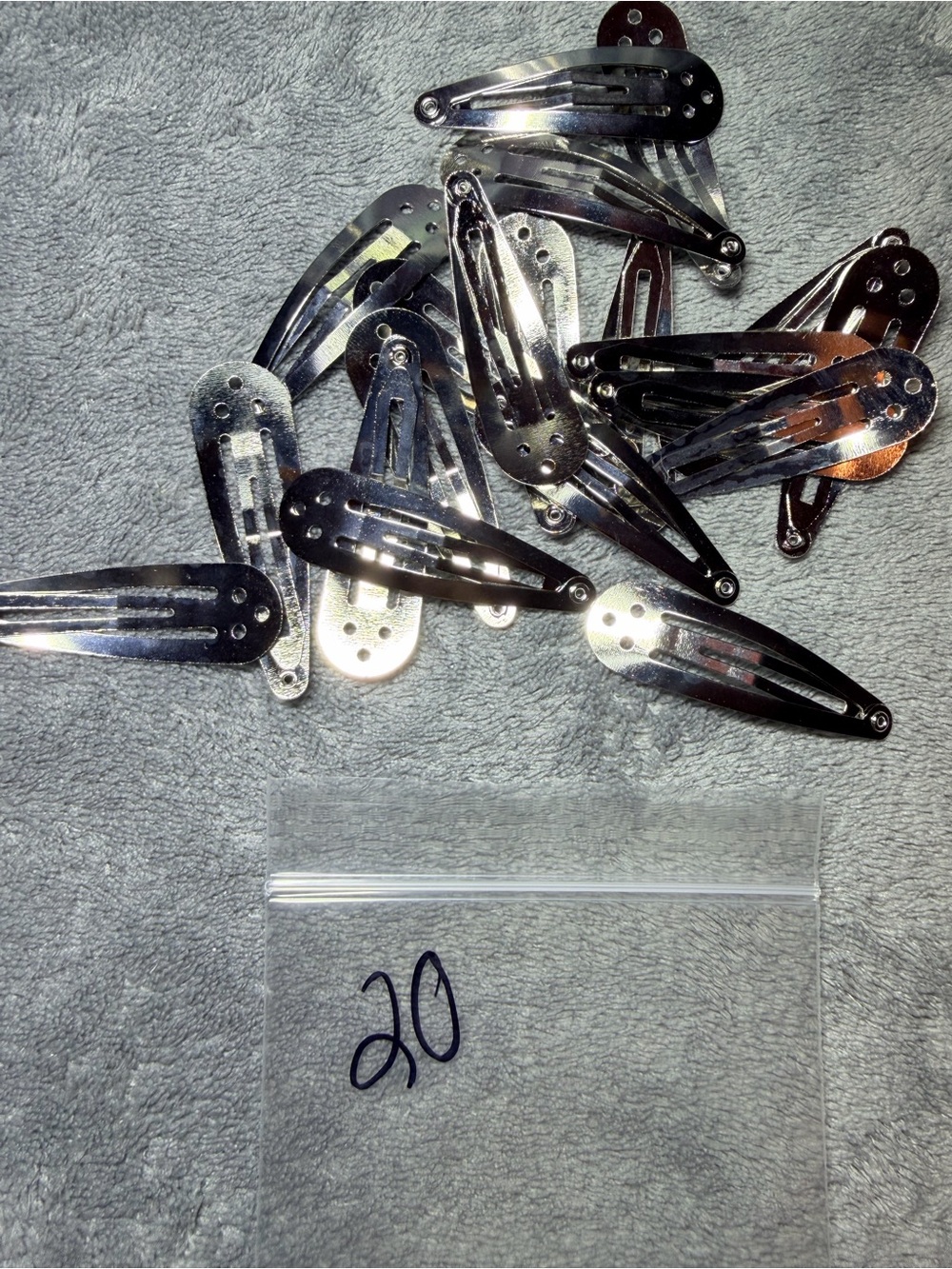 Silver Hair clips. Alligator clips in 4 sizes and 2 styles of snap clips. - Picture 6 of 7